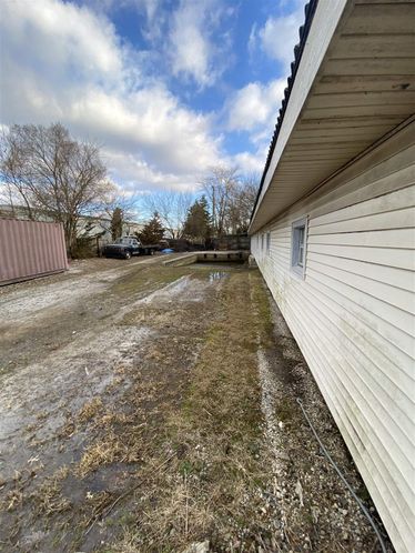 2916 Engle Rd, Fort Wayne, IN 46809